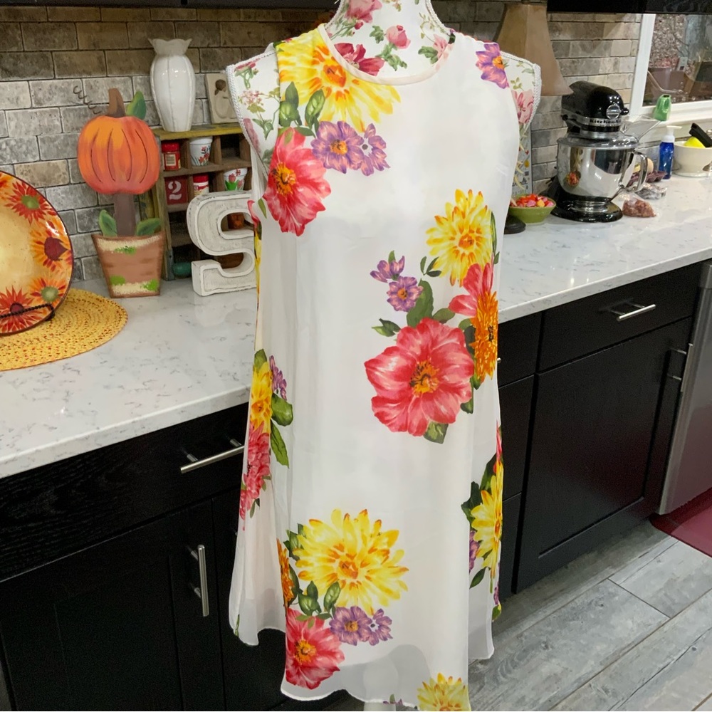 J Howard Floral Print Sleeveless Scoop Neck Keyhole Back Dress 
Size 8